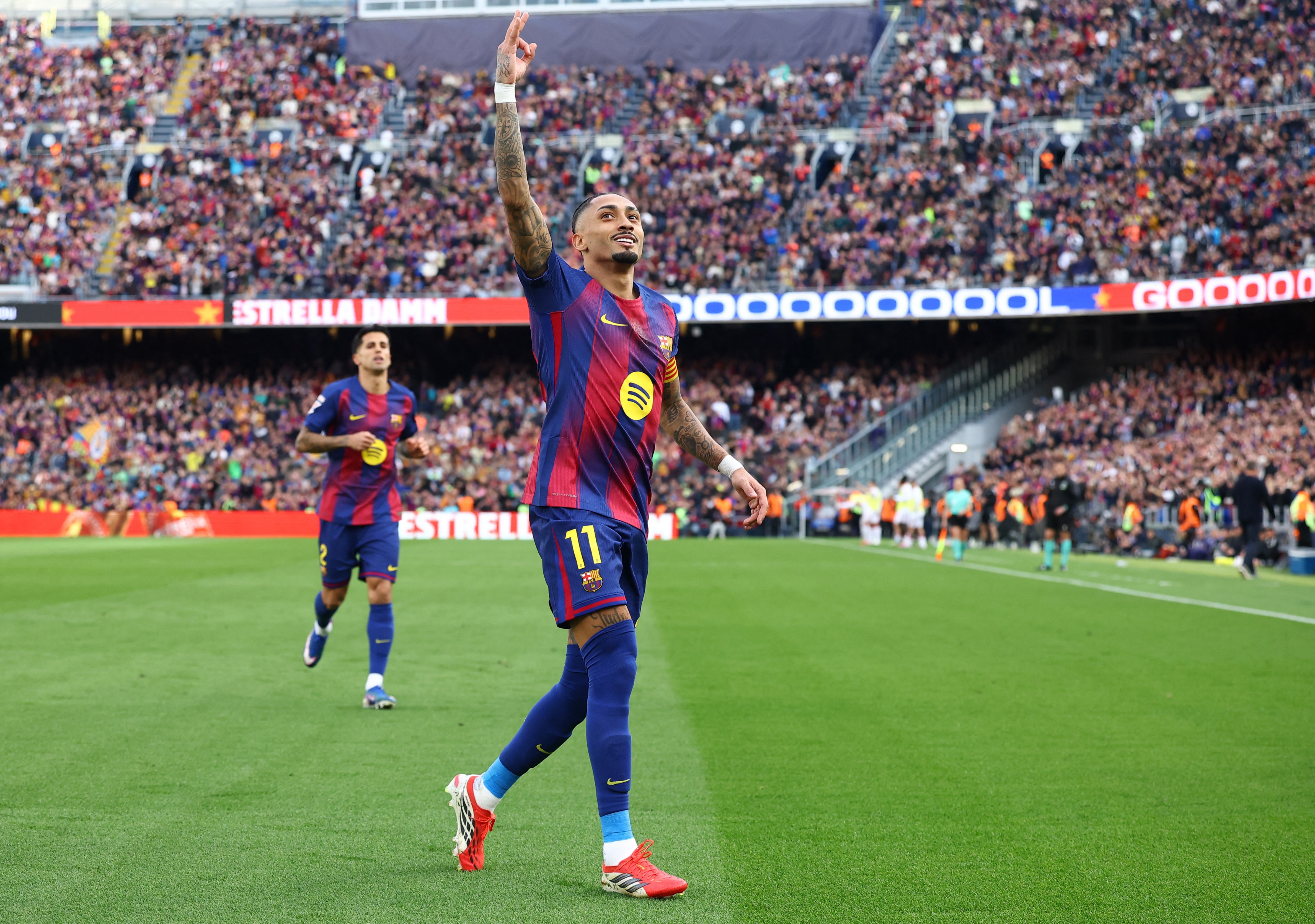 九游官网APP-世体：巴萨与巴西队医沟通，已经谈到拉菲尼亚可能存在肌肉损伤